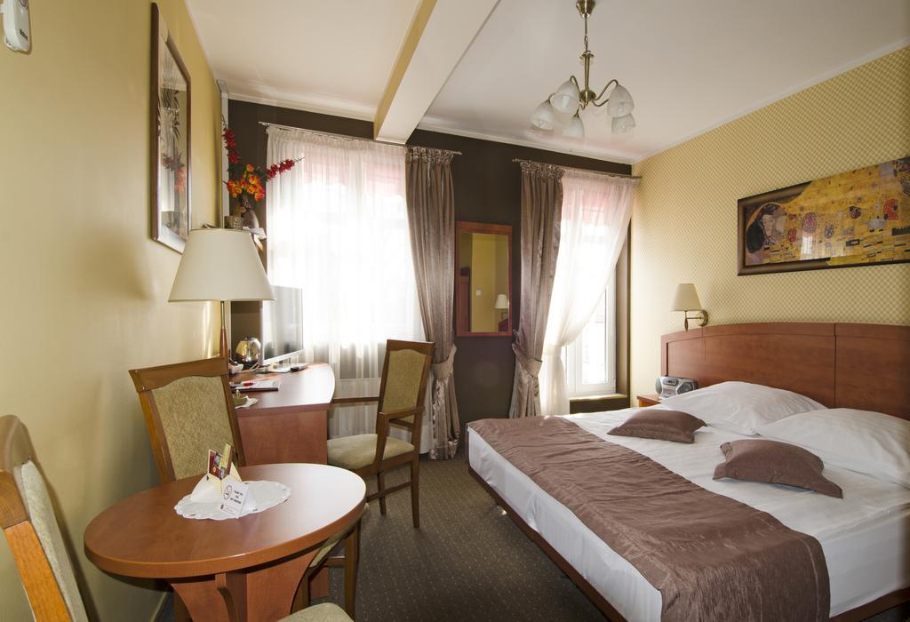 Hotel Atrium Nowy Tomyśl Habitación foto